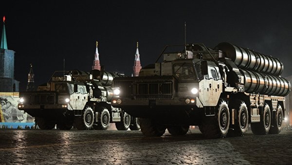 Nga nhận thêm ‘rồng lửa’ S-400 trước thời hạn Nga nhận thêm hệ thống phòng không S-400 trước thời hạn. Ảnh: RIA Novosti