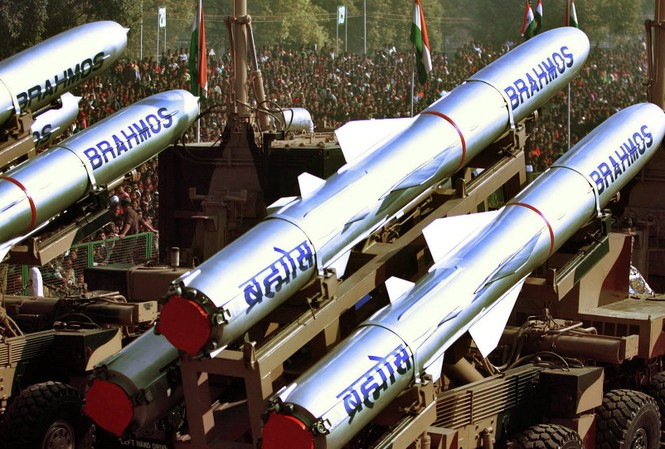Ấn Độ bất ngờ đưa trung đoàn tên lửa BrahMos tới biên giới Trung Quốc Ấn Độ quyết định đưa trung đoàn tên lửa BrahMos tới biên giới Trung Quốc. Ảnh: India Times