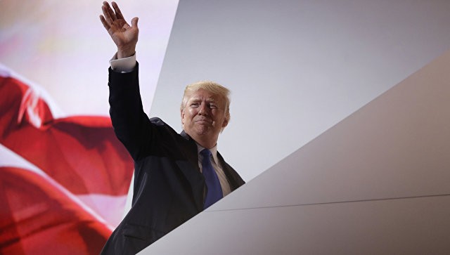 Tỷ phú Donal Trump chỉ còn cách bà Hillary Clinton 3% Tỷ phú Trump thu hẹp khoảng cách so với bà Hillary xuống còn 3%. Ảnh: AP
