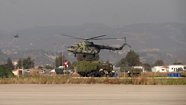 Hé lộ nước cờ mới của Nga ở Syria Không quân Nga hoạt động ở căn cứ không quân Hmeymim. Ảnh: AFP