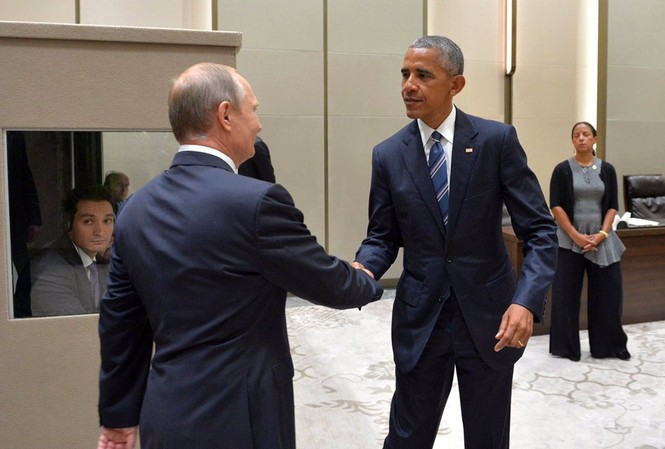 THẾ GIỚI 24H: Nga – Mỹ đồng nhất về vấn đề Syria Tổng thống Nga Putin (trái) và người đồng cấp Mỹ Obama vừa có cuộc gặp kéo dài hơn 1 giờ đồng hồ tại Hàng Châu, Trung Quốc. Ảnh: Tân Hoa Xã