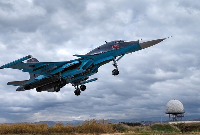 Không quân Nga tiếp nhận 16 ‘xe tăng bay’ Su-34 Tiêm kích - ném bom Su-34. Ảnh: Tass