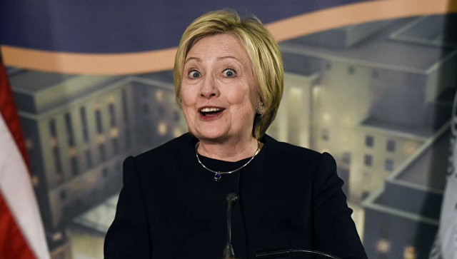 Ông Trump đề nghị điều tra mối quan hệ giữa bà Hillary với Nga Cựu Ngoại trưởng Mỹ, bà Hillary Clinton. Ảnh: AP