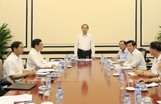 Chủ tịch nước Trần Đại Quang: Bảo đảm an toàn tuyệt đối Tuần lễ APEC Chủ tịch nước Trần Đại Quang làm việc với lãnh đạo Ủy ban Quốc gia APEC 2017 về công tác chuẩn bị Tuần lễ Cấp cao APEC 2017. (Ảnh: Nhan Sáng/TTXVN)
