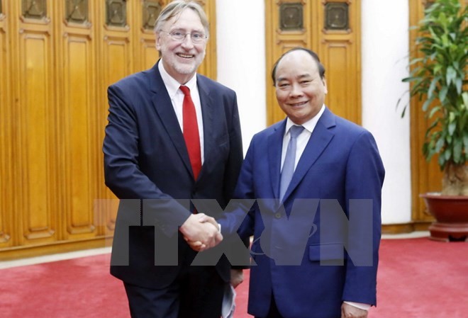 Thủ tướng: Việt Nam coi EU là một trong những đối tác quan trọng nhất Thủ tướng Nguyễn Xuân Phúc tiếp ông Bernd Lange Chủ tịch Ủy ban Thương mại Quốc tế thuộc Nghị viện châu Âu. (Ảnh: Văn Điệp/TTXVN)