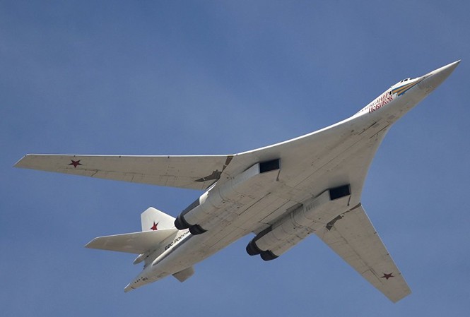 ‘Thiên nga trắng’ Tu-160 - Niềm tự hào của Tổng thống Putin ‘Thiên nga trắng’ Tu-160 - Niềm tự hào của Tổng thống Putin