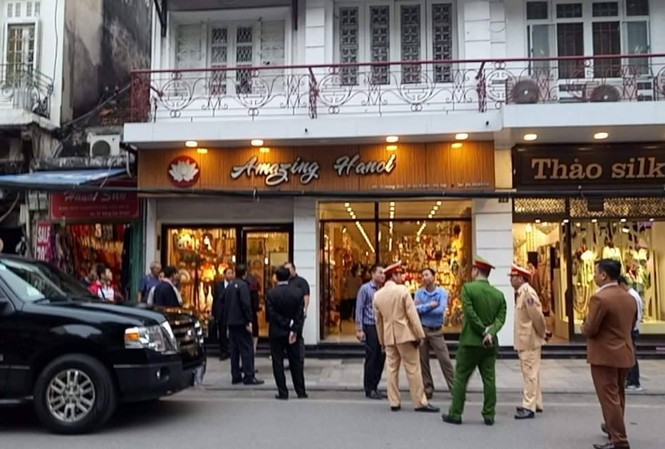 Tổng thống Chile giản dị dạo phố cổ Hà Nội Ảnh: Xuân Tùng