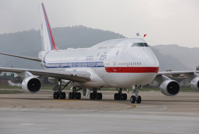 Hàn Quốc gắn quốc kỳ Việt Nam trên chuyến bay APEC Ảnh: Hồng Vĩnh