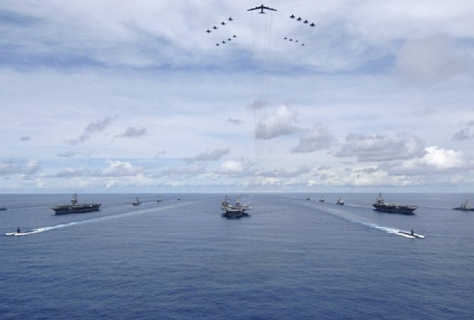 Tàu chiến Nhật Bản tập trận hải quân chung với ba tàu sân bay Mỹ Ảnh: US Navy