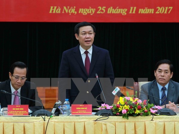 Bộ Quốc phòng nghiên cứu trả lương theo vị trí, chức vụ Phó Thủ tướng Chính phủ Vương Đình Huệ phát biểu. (Ảnh: An Đăng/TTXVN)