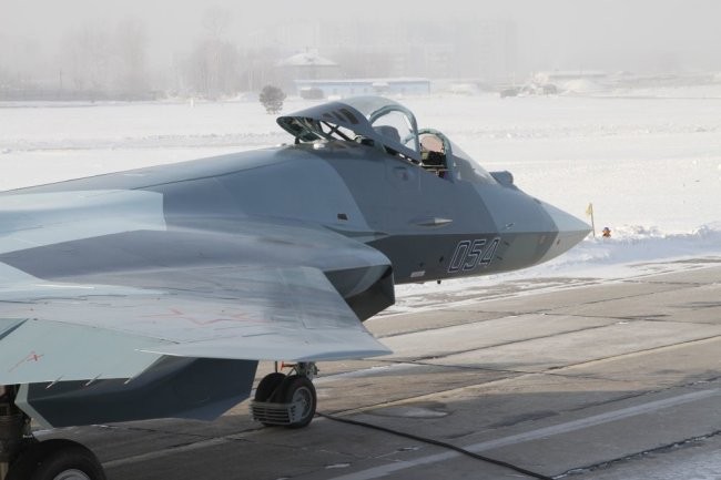 Động cơ mới giúp tiêm kích Su-57 Nga bỏ xa F-22 Mỹ Động cơ mới giúp tiêm kích Su-57 Nga bỏ xa F-22 Mỹ