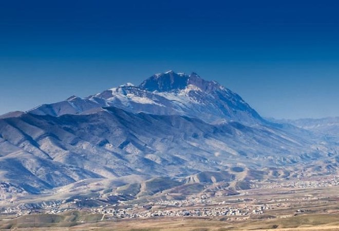 Tạm hoãn tìm kiếm máy bay Iran gặp nạn do thời tiết xấu Dãy núi Zagros (Iran) nơi chiếc máy bay ATR 72 gặp nạn. (Nguồn: News/TTXVN)