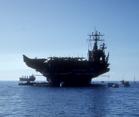 Sáng nay cụm tàu sân bay Mỹ USS Carl Vinson vào vịnh Đà Nẵng Ảnh: US Navy
