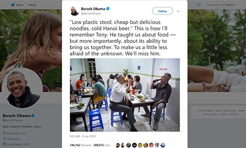 Ông Obama nói nhớ mãi lần ăn bún chả Hà Nội với đầu bếp Bourdain Cựu tổng thống Obama tiếc thương đầu bếp Mỹ Anthony Bourdain trên Twitter ngày 8/6. Ảnh chụp màn hình.