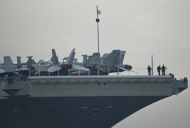 Mỹ đưa tàu sân bay USS Ronald Reagan và 70 máy bay tuần tra Biển Đông Theo ABC News
