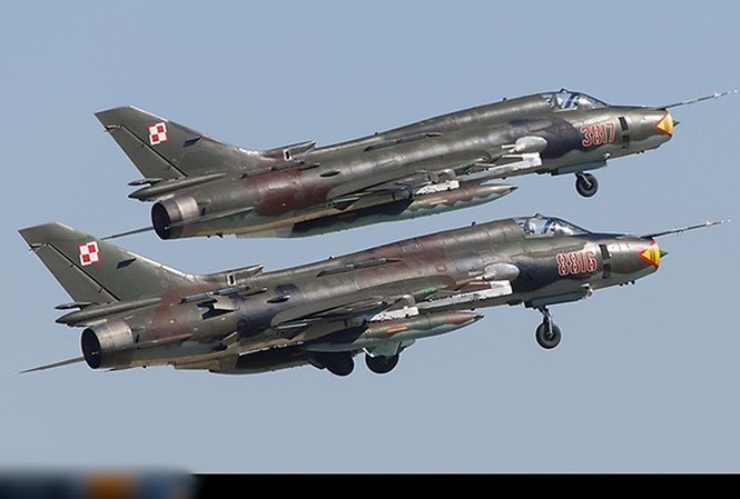 Xem cường kích Su-22 khai hoả, huỷ diệt mục tiêu mặt đất Xem cường kích Su-22 khai hoả, huỷ diệt mục tiêu mặt đất