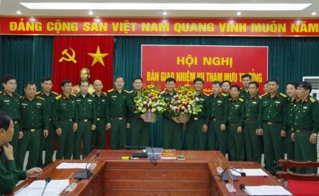 Bàn giao nhiệm vụ Tham mưu trưởng Quân khu 2 Bàn giao nhiệm vụ Tham mưu trưởng Quân khu 2