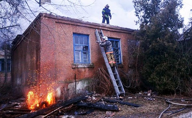 Tổng thống Mỹ “lo ngại sâu sắc” về Đông Ukraine Một phòng khám bị phá huỷ trong cuộc pháo kích ở thành phố Artemivsk, vùng Donetsk, miền Đông Ukraine của hôm 14/2.