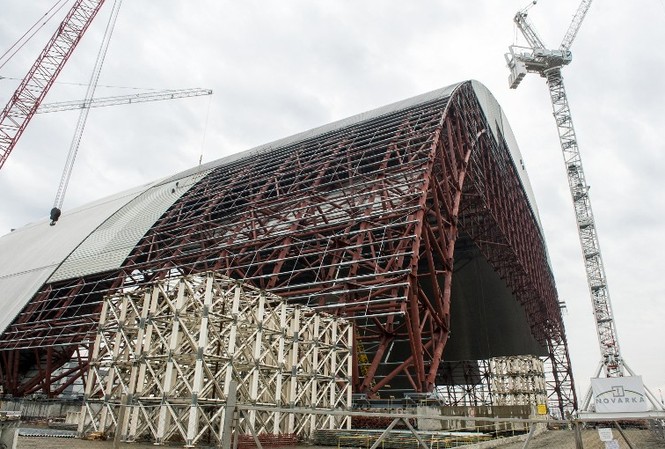 Gấp rút xây mái vòm khổng lồ, an toàn cho Chernobyl Gấp rút xây mái vòm khổng lồ, an toàn cho Chernobyl