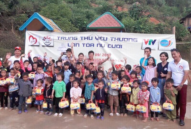 Mang “Trung thu yêu thương” đến với học sinh nghèo Lào Cai Mang “Trung thu yêu thương” đến với học sinh nghèo Lào Cai