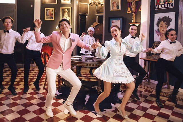 BẢN TIN showbiz 28/11: Chi Pu dạy fan nhảy, sao Hàn chết 2 tuần mới được phát hiện BẢN TIN showbiz 28/11: Chi Pu dạy fan nhảy, sao Hàn chết 2 tuần mới được phát hiện