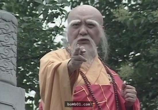 Diễn viên 'Tiếu ngạo giang hồ' bị đột quỵ phải thở máy Tham gia nhiều phim nhưng ông luôn sống chật vật về kinh tế.