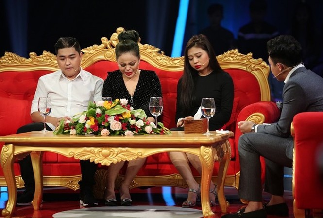 Khán giả bức xúc việc Duy Phương bị vợ cũ 'phỉ báng' trên sóng truyền hình Khán giả bức xúc việc Duy Phương bị vợ cũ 'phỉ báng' trên sóng truyền hình
