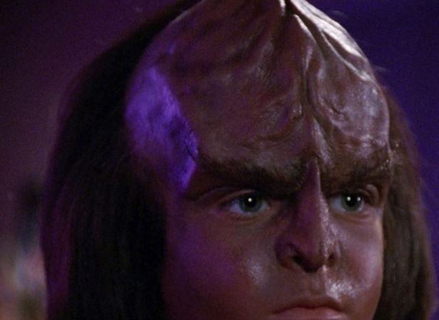 Nam diễn viên 'Star Trek' qua đời ở tuổi 33 Nam diễn viên, ca sĩ Jon Paul Steuer trong phim Star Trek.