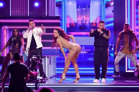 Hoa hậu Hoàn vũ Trang phục quá táo bạo của Hoa Hậu Hoàn Vũ Zuleyka Rivera tại Grammy 2018