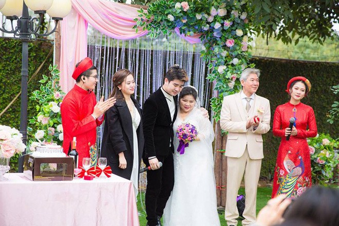 Xúc động 35 năm chuyện tình của NSND Thanh Hoa với chồng kém 6 tuổi Tôn Thất Sơn (áo đen) - con chung của NSND Thanh Hoa và NS Tôn Thất Lợi