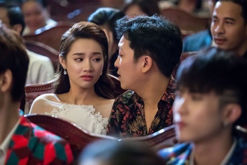 Phản ứng của Nhã Phương khi bị fan ‘hỏi tội’ việc tháo nhẫn cầu hôn Phản ứng của Nhã Phương khi bị fan ‘hỏi tội’ việc tháo nhẫn cầu hôn