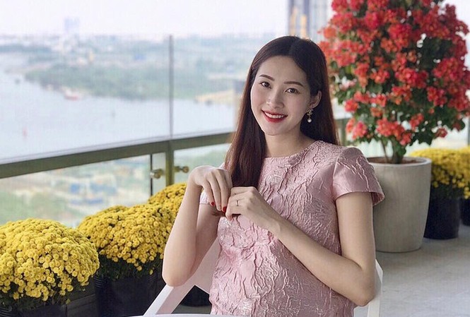 Các hoa hậu, á hậu cùng loạt sao Việt rạng rỡ đón Tết bên chồng Đặng Thu Thảo chia sẻ bức ảnh đón xuân do chồng cô chụp. Vợ chồng cô đang háo hức đón con đầu lòng. Mang thai ở tháng thứ sáu, người đẹp trông đầy đặn hơn.