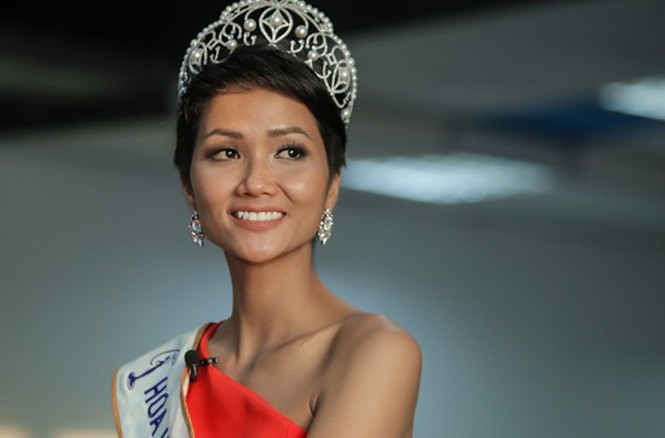 H'Hen Niê không sắm sửa Tết, dành tiền làm từ thiện H'Hen Niê không sắm sửa Tết, dành tiền làm từ thiện