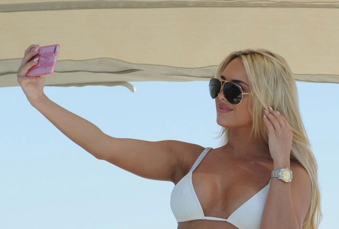 Amber Turner khoe vóc dáng bốc lửa với bikini Amber Turner khoe vóc dáng bốc lửa với bikini