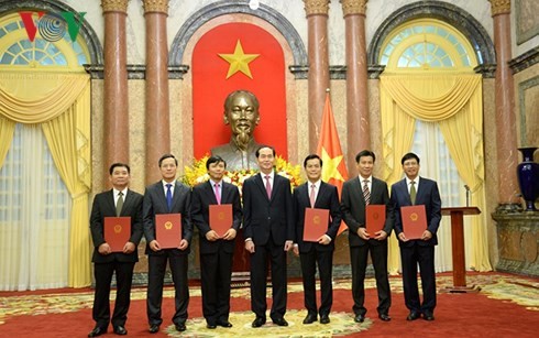 Chủ tịch nước trao quyết định phong hàm Đại sứ ở Mỹ và các địa bàn Chủ tịch nước và các Đại sứ nhiệm kỳ 2018-2021 vừa được trao Quyết định