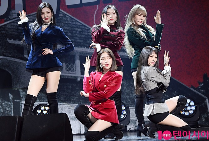 Nhóm Kpop xinh đẹp gây chú ý trong đêm diễn có ông Kim Jong Un Nhóm Kpop xinh đẹp gây chú ý trong đêm diễn có ông Kim Jong Un