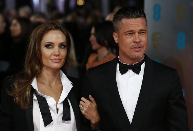Cặp vợ chồng quyền lực Brad Pitt và Angelina Jolie chính thức ly hôn Cặp vợ chồng quyền lực Brad Pitt và Angelina Jolie chính thức ly hôn