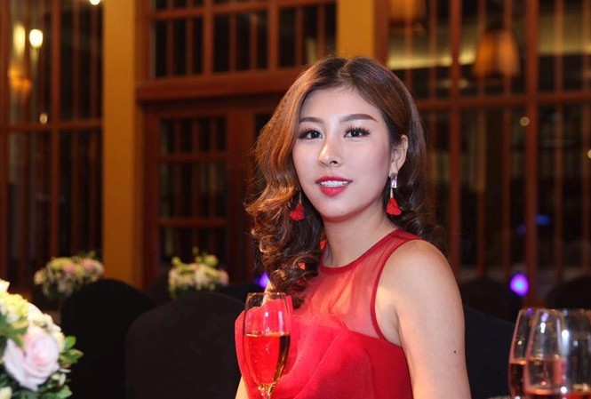Nữ MC hiếm hoi nhận 'mưa lời khen' sau phần bình luận World Cup là ai? Vân Anh xinh đẹp, tự tin trên sóng truyền hình MC Đoàn Lại Vân Anh tự tin dẫn chương trình thời sự, được nhiều dân mạng khen ngợi.