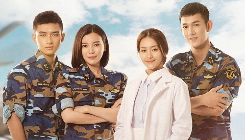 'Hậu duệ mặt trời' bản Việt nhận khen, chê khi phát sóng Từ trái sang: Hữu Vi, Cao Thái Hà, Khả Ngân, Song Luân.