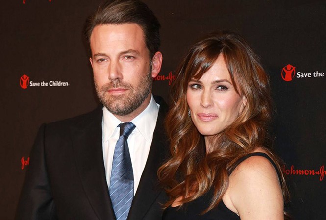 Ben Affleck và Jennifer Garner chính thức ly hôn Ben Affleck và Jennifer Garner chính thức ly hôn