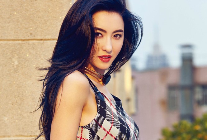 Trương Bá Chi: Scandal ảnh nóng, bị phụ bạc, bình yên bên đại gia U70 Trương Bá Chi: Scandal ảnh nóng, bị phụ bạc, bình yên bên đại gia U70