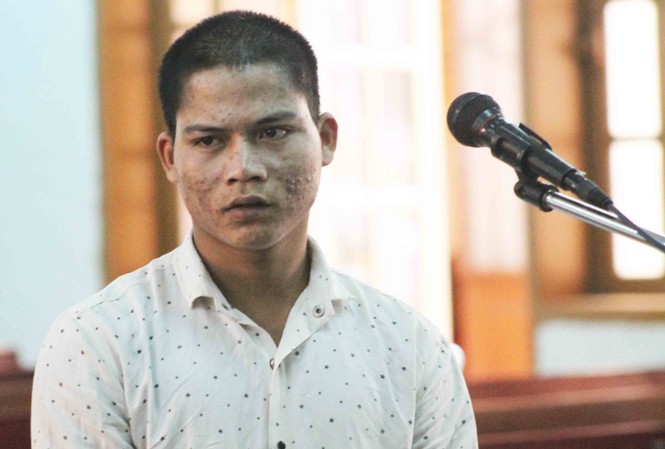 Bị đâm chết vì can ngăn mâu thuẫn gia đình “quá đà” Bị cáo Đinh Vol trước vành móng ngựa