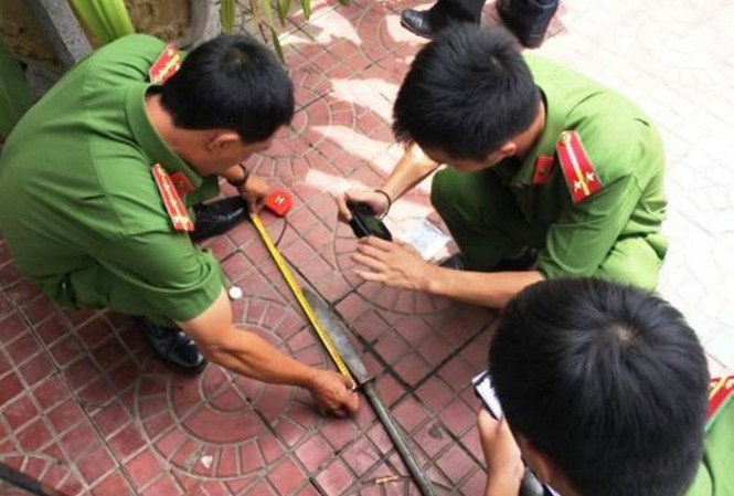 Vụ 5 người thương vong tại quán bar: Thu nhiều vỏ đạn tại hiện trường Các lực lượng chức năng khám nghiệm hiện trường. Ảnh: Công an tỉnh Kon Tum