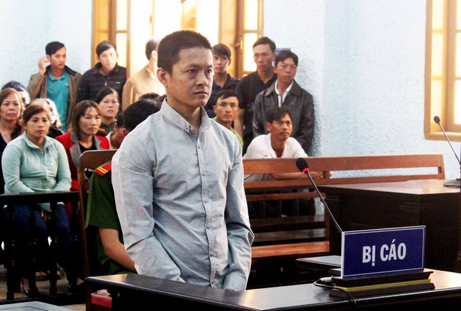 Lãnh án 10 năm tù vì đâm chết bạn nhậu Đối tượng Trần Văn Luyện trước vành móng ngựa