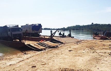 Kon Tum: Bắt 3 xe tải chở 40m3 gỗ lậu ngay trên phà Bến đò thôn 8, xã Ia Tơi nơi phát hiện vụ vận chuyển lâm sản trái phép