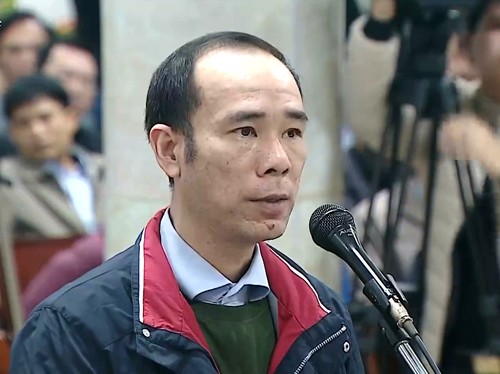 Tòa xét hỏi các bị cáo, ông Đinh La Thăng bị cách ly Bị cáo Vũ Đức Thuận trả lời Hội đồng xét xử.