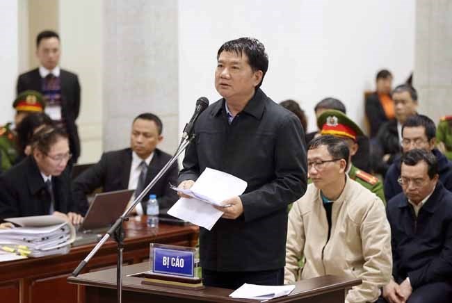 Ông Đinh La Thăng: Bị cáo không biết còn sống đủ thời gian thụ án không? Bị cáo Đinh La Thăng tự bào chữa trước tòa chiều nay. Ảnh: TTXVN.
