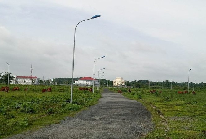 Chủ đầu tư 'siêu dự án' ôm nợ tháo chạy, người dân lao đao Chủ đầu tư 'siêu dự án' ôm nợ tháo chạy, người dân lao đao