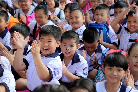 Thiếu trường, học sinh bị nhồi nhét quá mức quy định Thiếu trường, học sinh bị nhồi nhét quá mức quy định