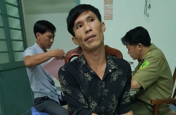 Mâu thuẫn nhỏ, dùng dao đâm chết bạn Mâu thuẫn nhỏ, dùng dao đâm chết bạn